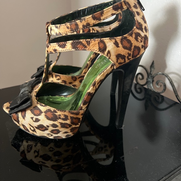 Cheetah print heels - Picture 2 of 2